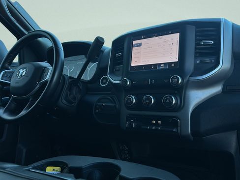 Used 2024 RAM 2500 Big Horn AWD/4WD image 28