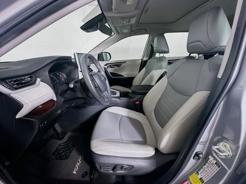 Used 2022 Toyota RAV4 Limited FWD image 13