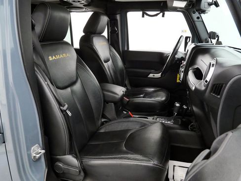 Used 2014 Jeep Wrangler Unlimited Sahara w/ Connectivity Group AWD/4WD image 14