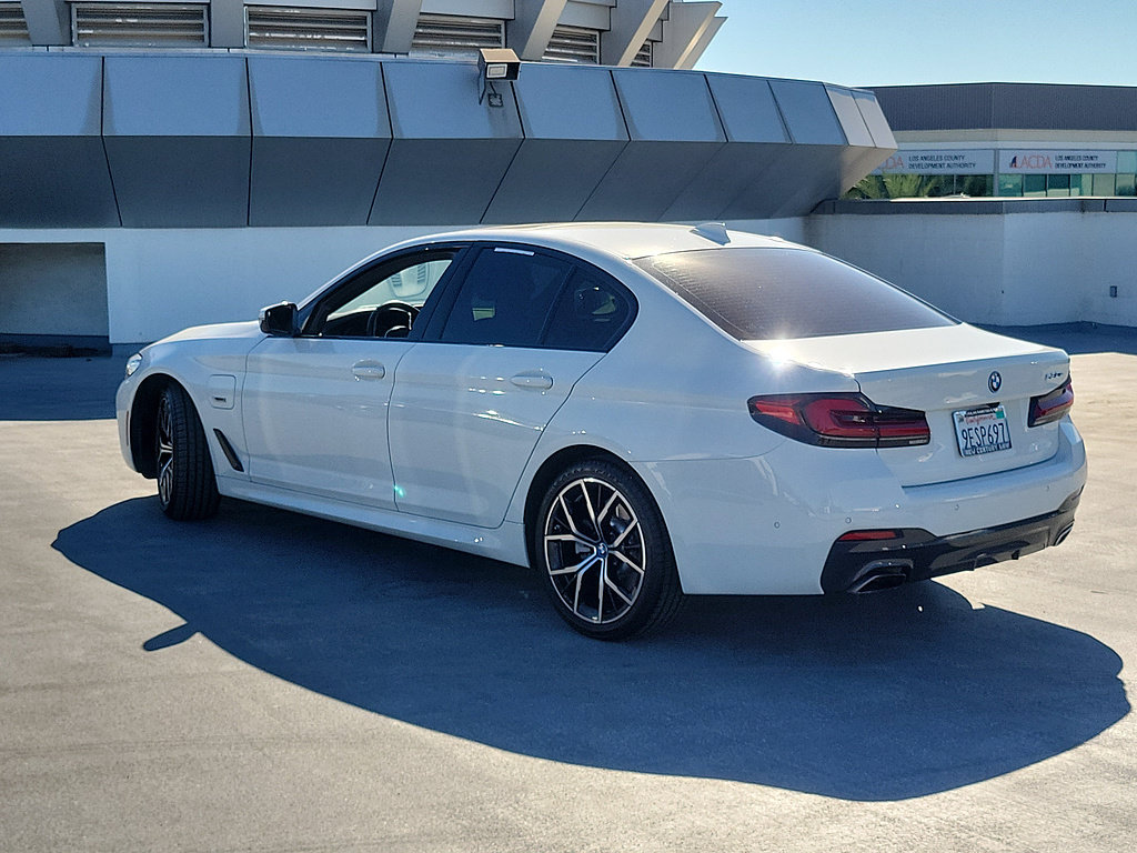 Used 2023 BMW 530e w/ M Sport Package RWD image 2