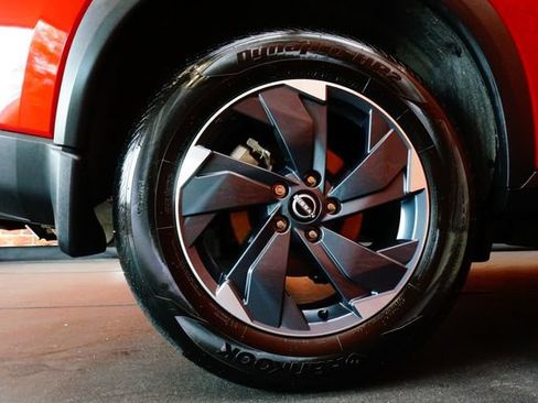 Certified 2025 Nissan Rogue SV AWD/4WD image 72