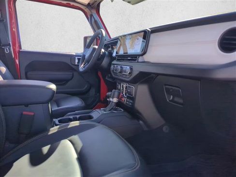 Used 2025 Jeep Wrangler Willys image 25