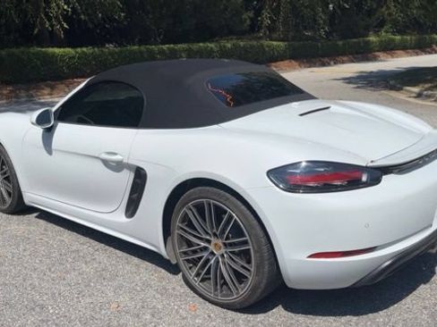 Used 2022 Porsche 718 Boxster RWD image 8