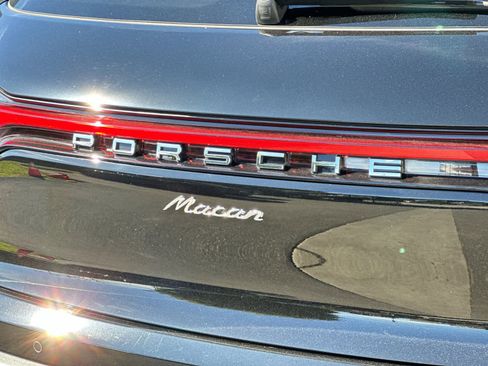 Certified 2025 Porsche Macan AWD/4WD image 31