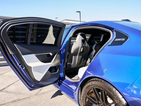 Used 2026 BMW M5 w/ Executive Package image 30