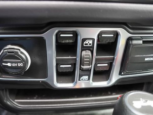 Certified 2025 Jeep Wrangler Unlimited Sahara w/ Safety Group image 30