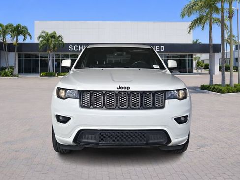 Used 2019 Jeep Grand Cherokee Altitude image 2