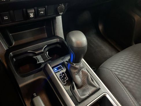 Used 2021 Toyota Tacoma SR5 w/ Trail Edition image 17