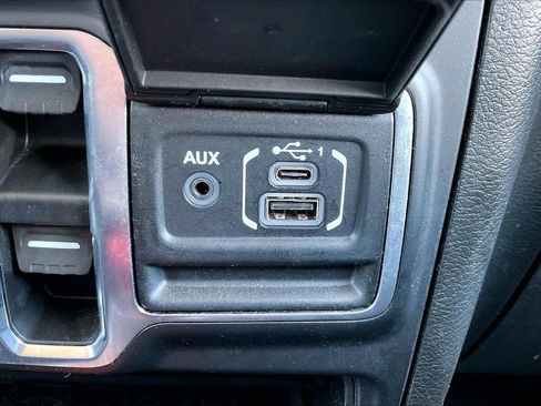 Used 2023 Jeep Gladiator Overland AWD/4WD image 17