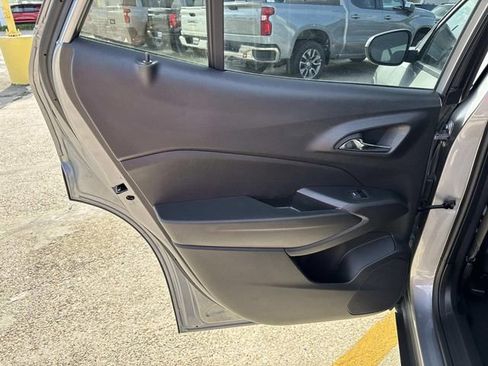 Used 2025 Chevrolet Trax LT w/ LT Convenience Package FWD image 36