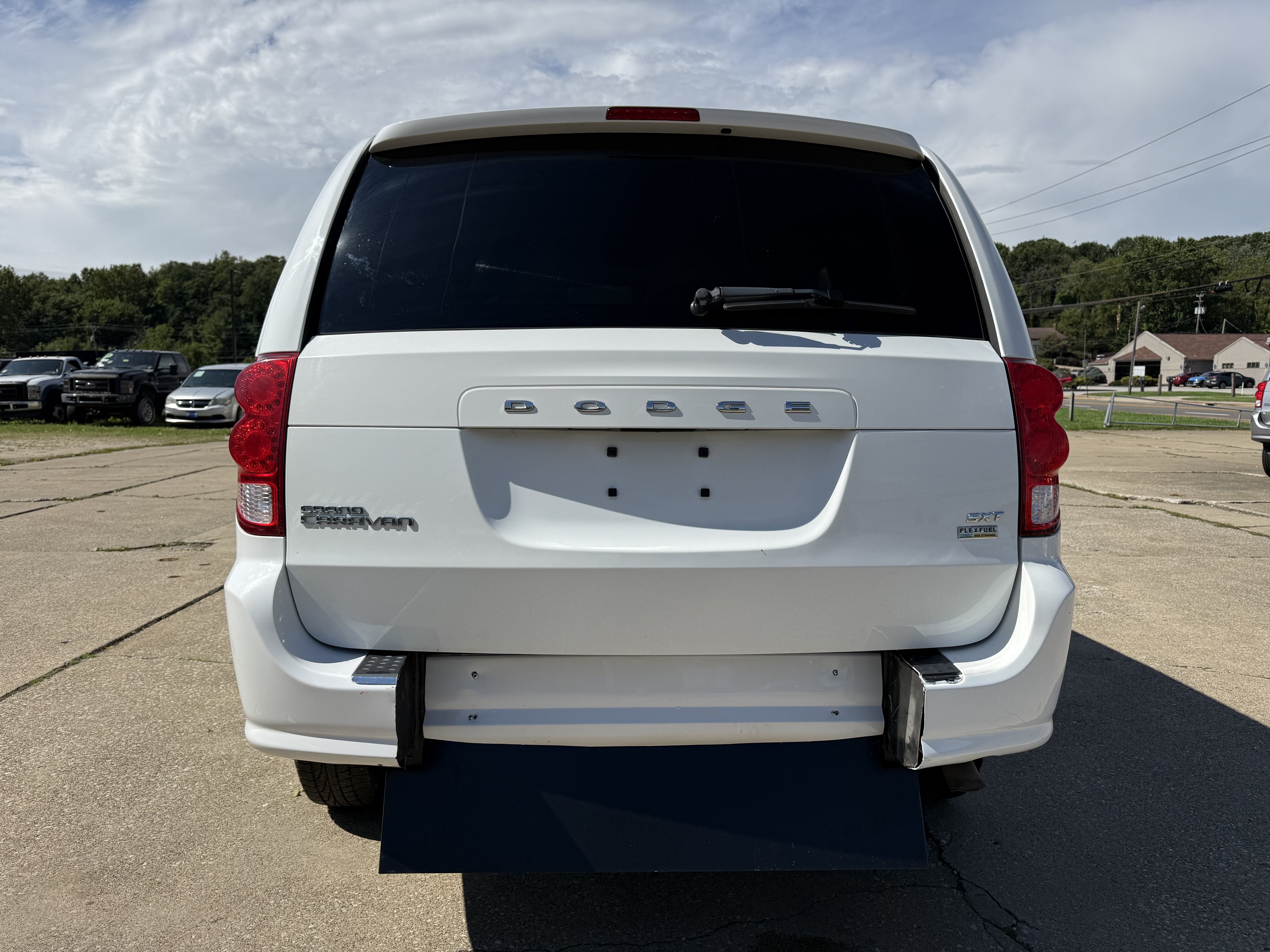 Used 2014 Dodge Grand Caravan SXT FWD image 9