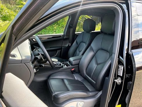 Certified 2023 Porsche Macan AWD/4WD image 5