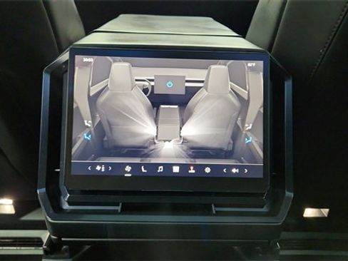 Used 2025 Tesla Cybertruck AWD Crew Cab image 33