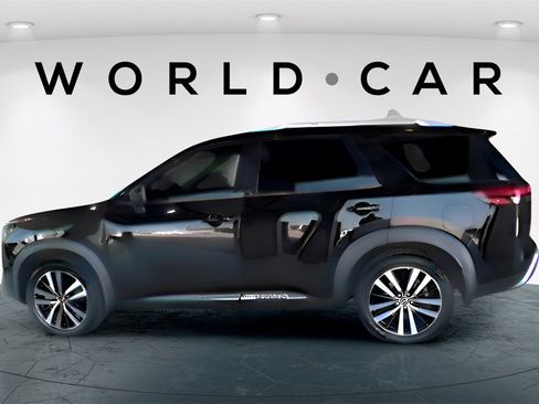 Used 2024 Nissan Pathfinder Platinum w/ Cargo Package image 4