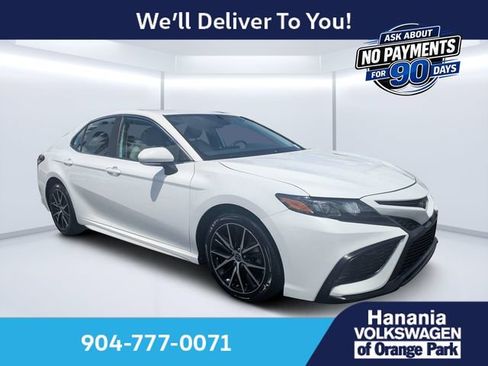 Used 2023 Toyota Camry SE FWD image 1