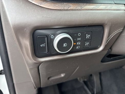 Used 2020 Ford Explorer Platinum w/ Premium Technology Package image 23