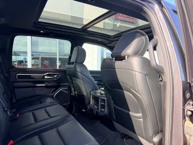 Used 2024 RAM 1500 Laramie AWD/4WD image 17
