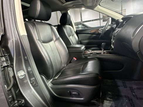 Used 2018 Nissan Pathfinder Platinum image 41
