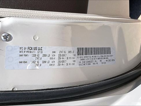 Used 2017 Chrysler Pacifica Touring-L Plus FWD image 26