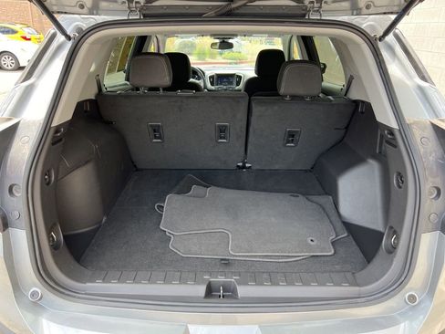 Used 2024 GMC Terrain SLE image 25