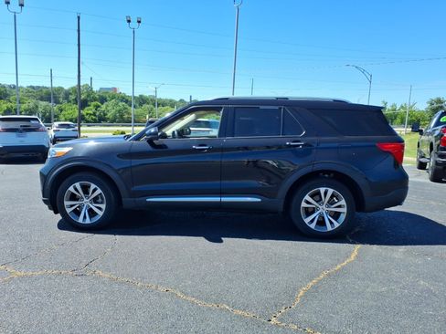 Certified 2020 Ford Explorer Platinum w/ Premium Technology Package AWD/4WD image 4