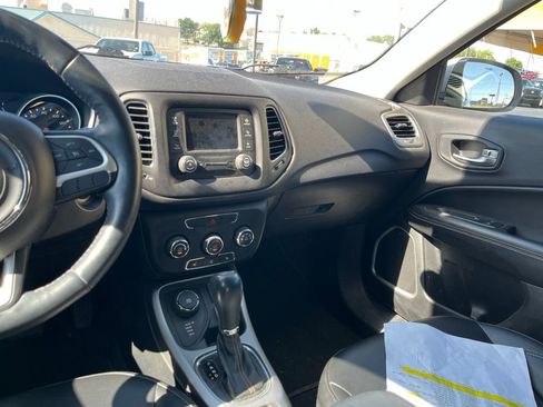 Used 2018 Jeep Compass Latitude w/ Cold Weather Group AWD/4WD image 26