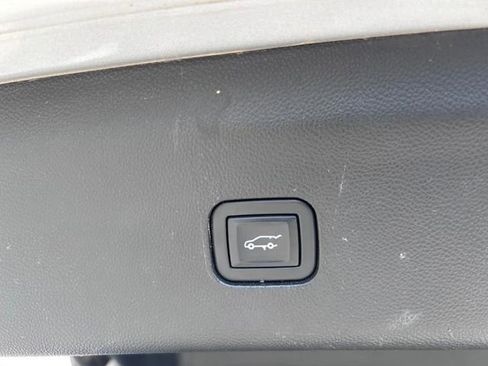 Used 2020 Buick Enclave Essence image 6