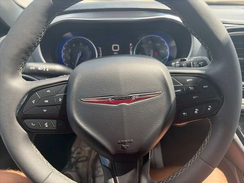 Used 2025 Chrysler Pacifica Limited FWD image 20