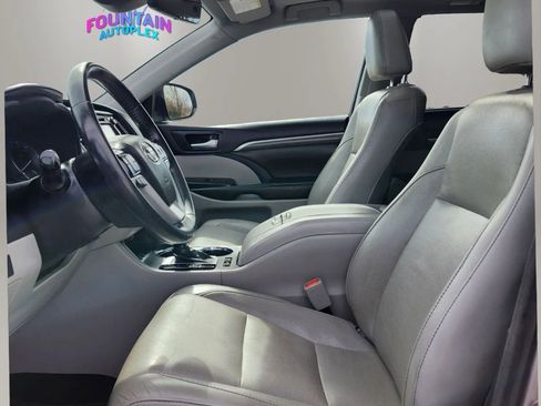 Used 2018 Toyota Highlander Limited image 10
