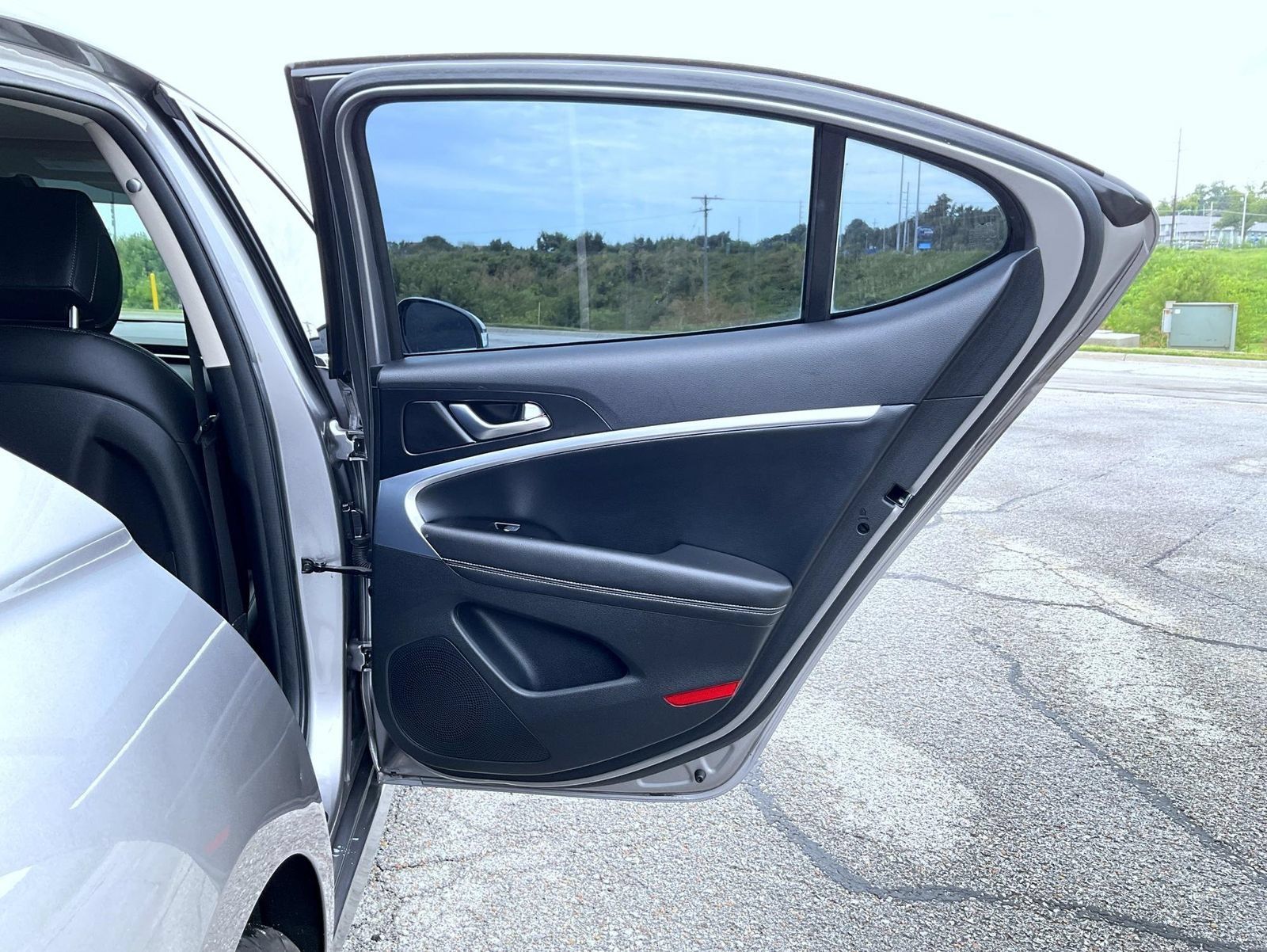 Used 2022 Genesis G70 2.0T AWD/4WD image 17