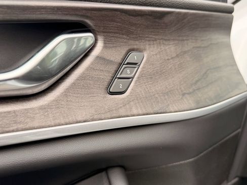 New 2025 Jeep Grand Cherokee Limited image 15