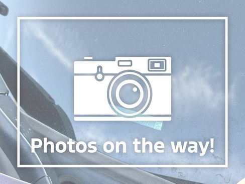 Used 2021 Chevrolet Traverse LT FWD image 2