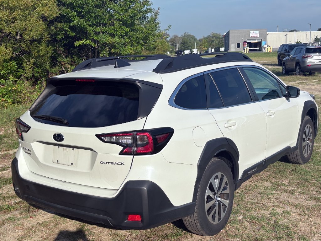 Used 2024 Subaru Outback Premium AWD/4WD image 13