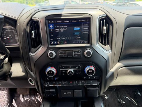 Used 2022 GMC Sierra 3500 Denali w/ Denali Ultimate Package AWD/4WD image 35