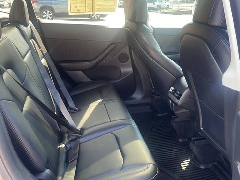 Used 2022 Tesla Model Y Long Range AWD/4WD image 14