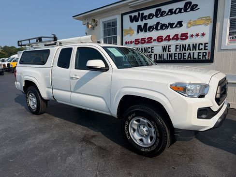 Used 2023 Toyota Tacoma SR w/ SR Convenience Package RWD image 2