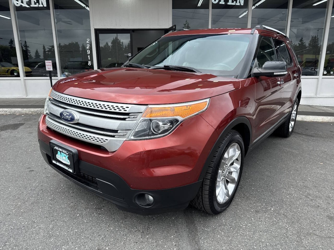 Used 2014 Ford Explorer XLT w/ Equipment Group 202A AWD/4WD image 1