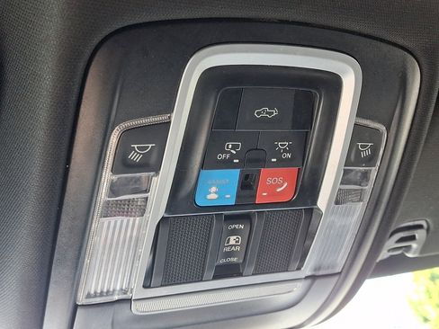 Used 2025 RAM 1500 Laramie AWD/4WD image 32