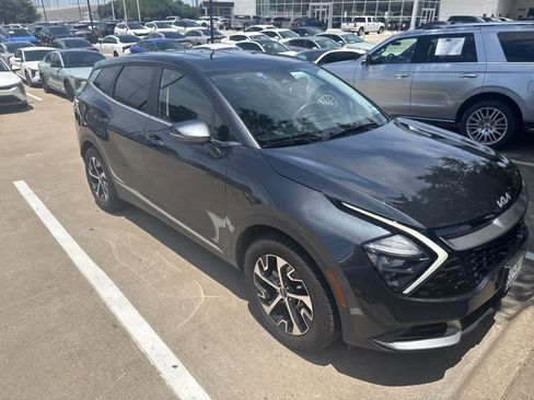 Used 2023 Kia Sportage EX FWD image 3