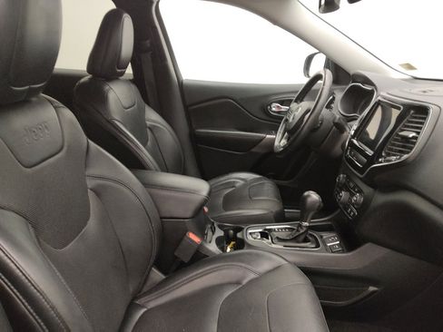 Used 2019 Jeep Cherokee Limited FWD image 21