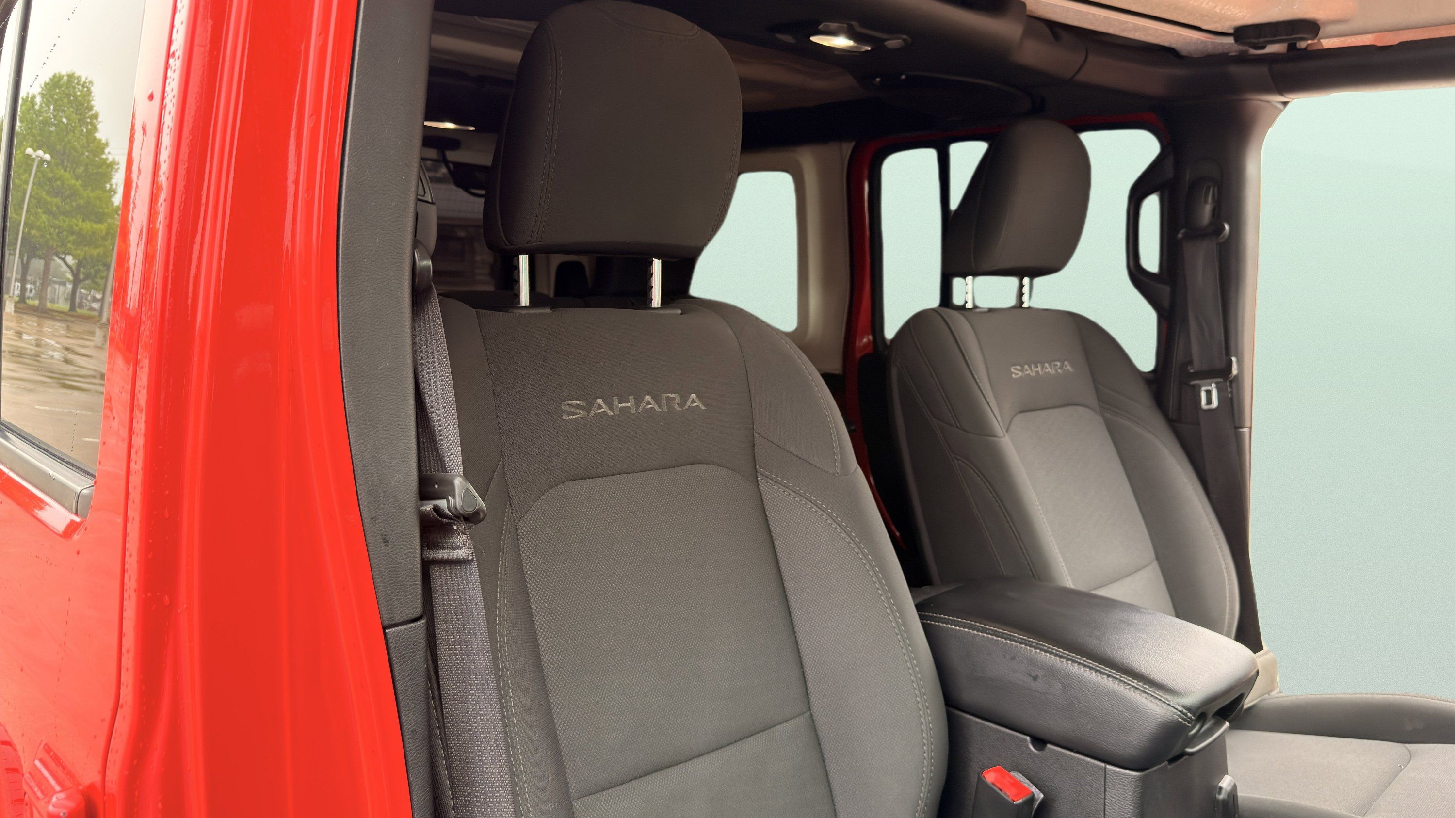 Used 2018 Jeep Wrangler Unlimited Sahara w/ Uconnect 4C Nav & Sound Group AWD/4WD image 36