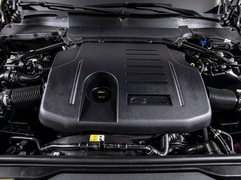 Used 2025 Land Rover Discovery Dynamic SE image 52