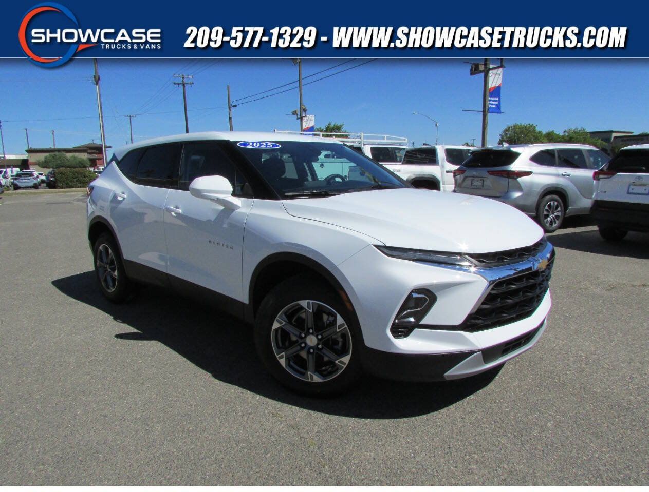 Used 2025 Chevrolet Blazer LT FWD image 1