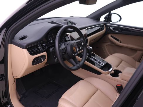 Used 2026 Porsche Macan AWD/4WD image 4