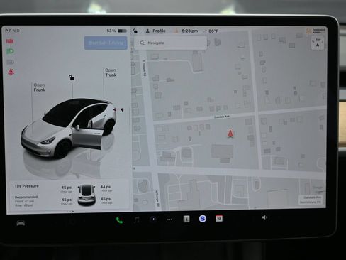 Used 2023 Tesla Model Y Performance AWD/4WD image 24