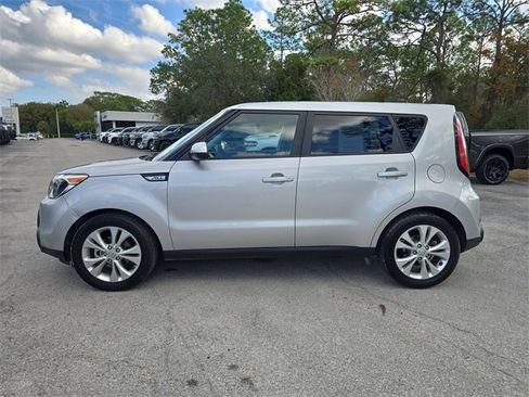 Used 2015 Kia Soul + image 6