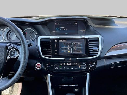 Used 2017 Honda Accord EX image 6
