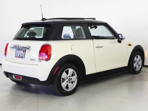 Used 2015 MINI Cooper 2-Door Hardtop image 7