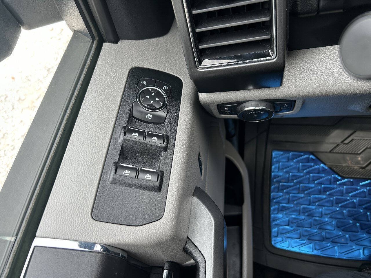 Used 2018 Ford F150 XLT RWD image 14