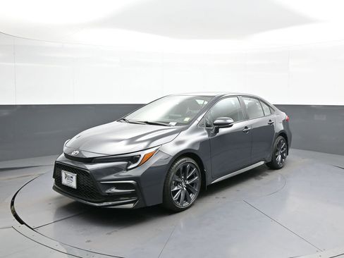 Certified 2024 Toyota Corolla SE FWD image 1